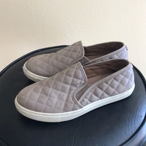 GIRLS STEVE MADDEN SLIP ON SHOES